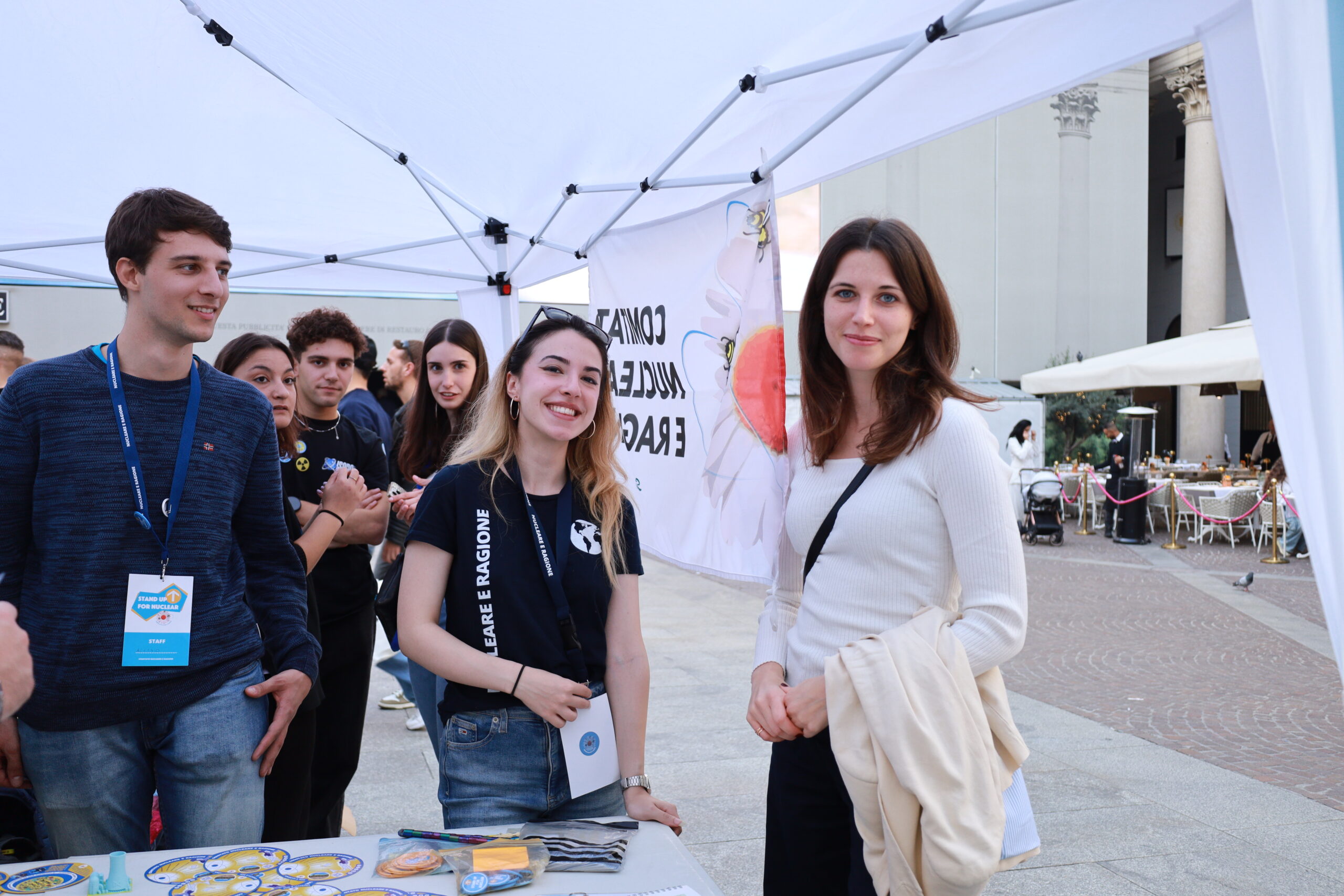 milano-gruppo-sotto-gazebo